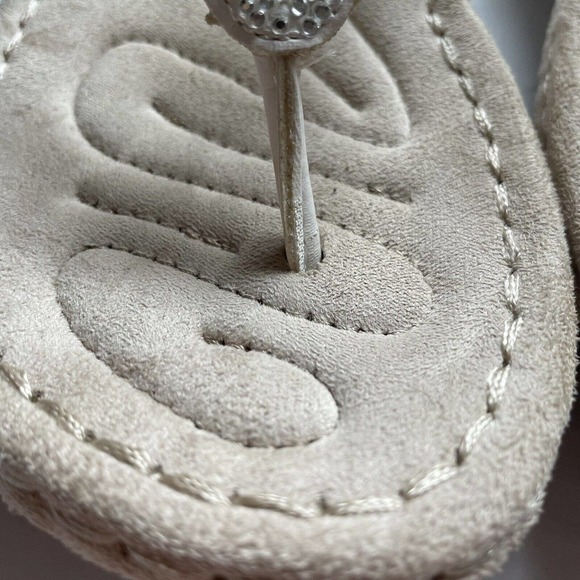 Cliffs By White Mountain Thong Sandals White Embellished with tiny Rhine… - Picture 5 of 14